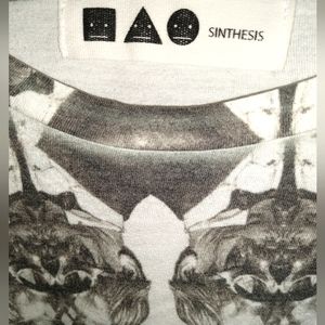 Sinthesis Men's short sleeve size medium